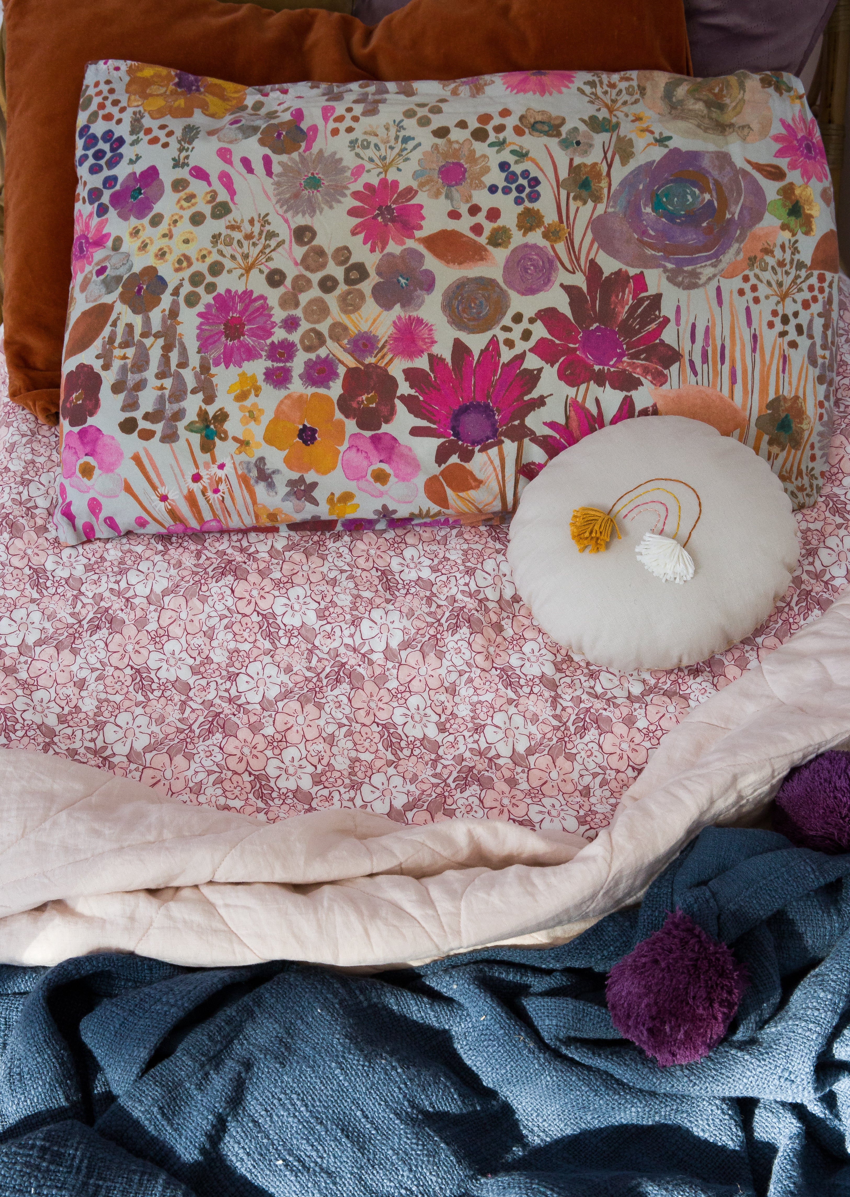 vintage floral waterproof bed wetting sheet on kids bed